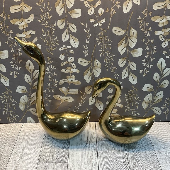 Vintage Pair Solid Brass Swans Figurines Mid Century Set (2) 6" & 8.25" - Picture 5 of 7
